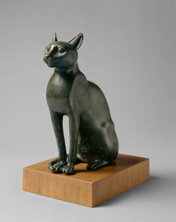 猫的雕像 青铜，镀铅，32 x 11.9x 23.3厘米，埃及，托勒密王朝，约公元前323–30年 Statuette of a cat Egypt, Ptolemaic period, ca. 323–30 B.C. Leaded bronze 32 x 11.9 x 23.3 cm Harris Brisbane Dick Fund, …