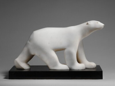 北极熊 弗朗索瓦•蓬朋（法国，1855–1933） 大理石，29.2x 48.3x 17.1厘米，约1923年 François Pompon (French, 1855–1933) Polar Bear ca. 1923 Marble 29.2 x 48.3 x 17.1 cm Purchase, Edward C. Moore Jr. Gi…