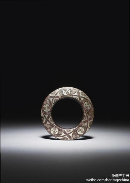 东周铜车饰，直径8.6 cm。2013年欧洲艺术与古董博览会（TEFAF） Ben Janssens Oriental Art 公司展品。#海外流失中国文物#