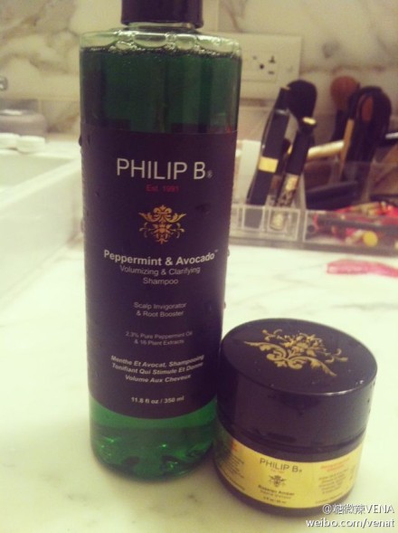 [X]Phillip B-Clarifying Shampoo, Russian Amer琥珀膏 用過最好用的洗髮水，沒有之一！Phillip b的Clarifying Shampoo解決了我多年油頭皮的困擾。。頭皮清潔了髮根蓬鬆頭髮也柔順不會過於乾枯！右邊Russian Amber琥珀膏洗頭略雞肋，但可以當作護法程序！衝掉後柔順度光澤度不輸護髮素！省去了用護髮素永遠會碰到頭皮的困擾！這才是油頭皮的救星好麼！ 小编也是油头〜深知每天要洗头的苦恼...这款beautystore有卖的〜不知还有别的粉丝用过咩？g