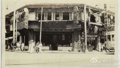 1935年，南京路的沈大成北號和三陽號，现在南京东路浙江路口的沈大成和三阳南货店已经毫无当时的影子了。