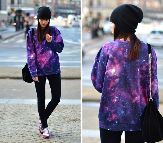 Breaking Rocks Galaxy Print Sweaterhttp://miss-sarah.taobao.com/