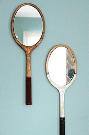 废旧羽毛球拍还可以这样用。Tennis rackets repurposed as mirrors