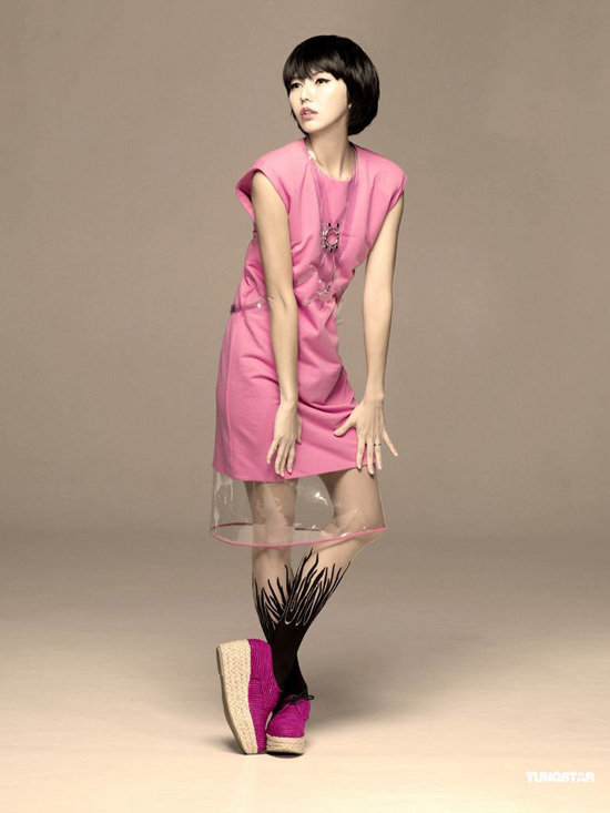 孙燕姿剪短发踩高跟星妈孕照谁更时髦孙燕姿