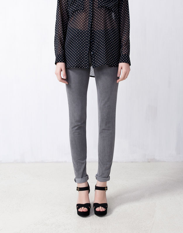 Ref. 9684303 http://www.pullandbear.com/webapp/wcs/stores/servlet/product/pullandbearcn/en/pullandbear/29022/1964626/BASIC%2BJEGGINGS