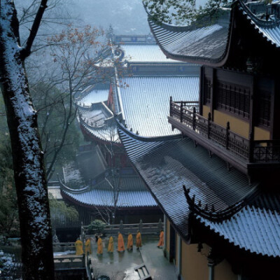 南朝四百八十寺，多少楼台烟雨中--杜牧