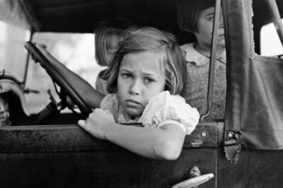 Children of farmer sitting in automobile waiting for father to come out of general store. Jarreau, Louisiana, 1938. By Russell Lee