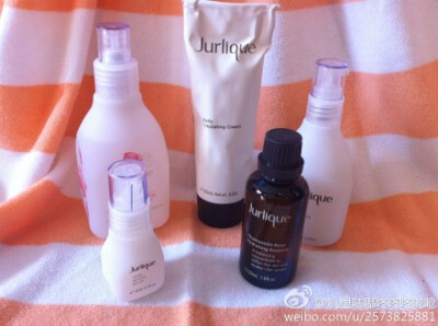 [X]Jurlique-Herbal Recovery Eye Gel,Chamomile-Rose Hydreating Essence,Daily Exfoliating Cream 发痘的时候什么都不敢用，担心再毛孔堵赛、感染爆发或者遇上讨厌的闭口。现在发完了在用这套J，喜欢它的味道和温…