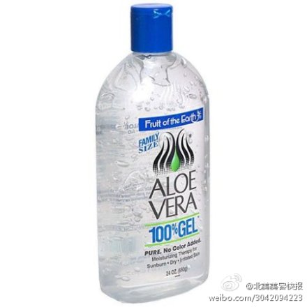 [X]Aloe Vera-100% Gel 小编战痘的时候，有个对付发炎痘痘的神器：完美芦荟胶。在美国的代替品是这款Fruit of the earth的 Aloe Vera Gel，涂在红肿的痘痘上第二天就好了。此外，晒伤，烫伤，蚊虫叮咬的修复功能也很强大，反正哪里不舒服就涂一点就对了，便宜大碗好用。同系列有许多种功能略微不同的产品。沃尔玛有卖。g