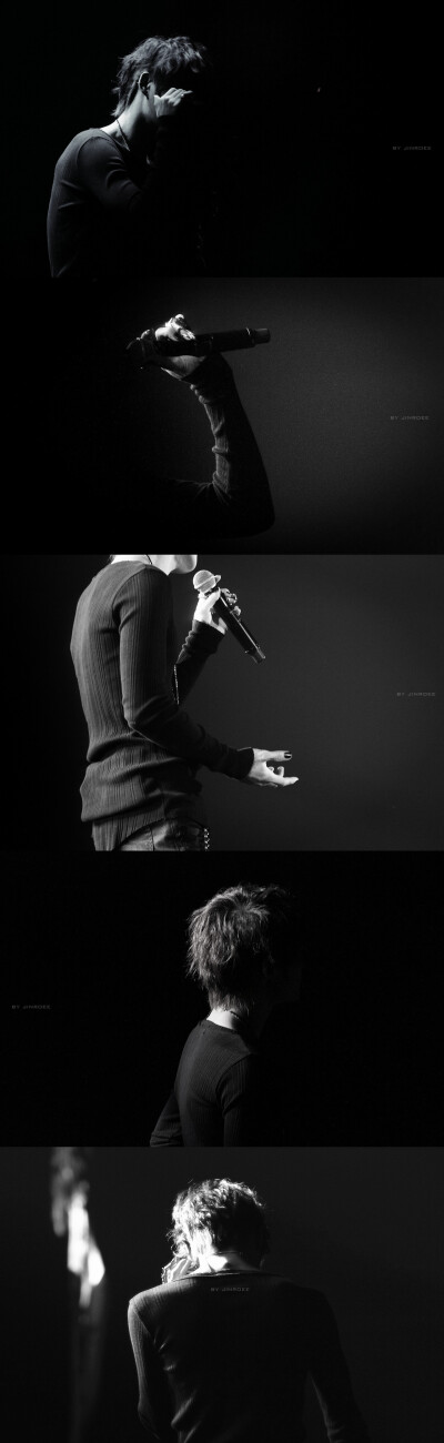 @JinRoee竹子 2013.03.24#金在中# KIM JAEJOONG "YOUR,MY&MINE" FANMEETING & MINI CONCERT IN HONG KONG【黑白系列 共5p】---偏偏对黑白照片情有独钟，黑暗淹没了脸庞，白色光线勾勒出的手臂线条，瘦削背脊，撩人手…