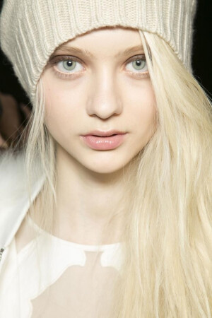 【媚】Nastya Kusakina纯净的臉像一張白紙  是上帝最完美的造物