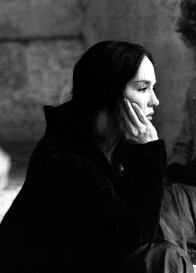 30岁的卡米尔，40岁的玛戈，美人依旧。