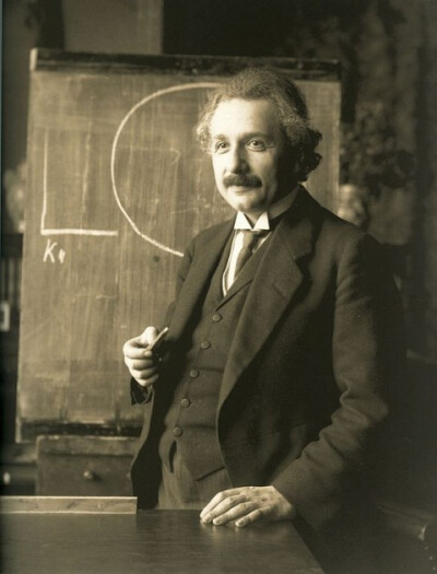 Listen as Albert Einstein Reads ‘The Common Language of Science’ (1941)..