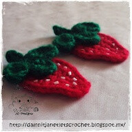 free #crochet pattern: strawberry applique