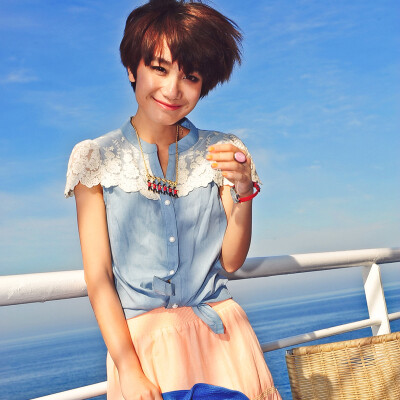 百分之一●蕾丝钩花飞袖小立领直身牛仔衬衫（）
