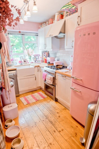 粉红的厨房..