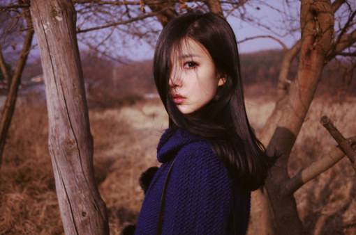 我爱你 爱到撕心裂肺 你爱她 爱到轰轰烈烈 她爱他 爱到无可救药 我再也不会奋不顾身的爱一个人了 哪怕是你