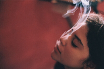 梦里出现的人 醒来时就该去见她 谈何容易