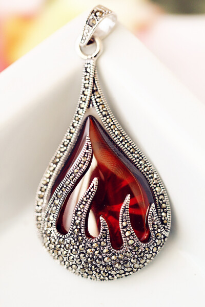 韩国手工纯银雕花天然石榴石红颜项坠