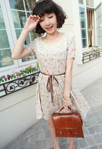 春装卖复古夏圆领杂志款vivi勾花领子短袖碎花棉连衣裙子