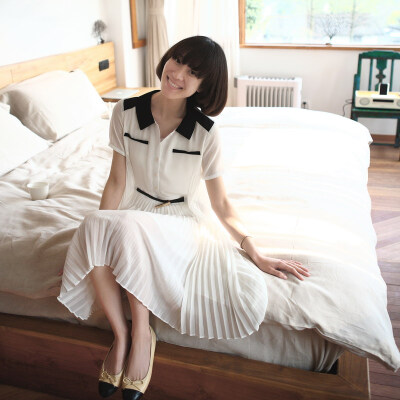 布布小镇春夏极简黑白优雅风细褶裙摆后伞型腰带连衣裙