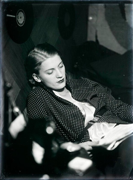 Lee Miller by Man Ray, 1930.