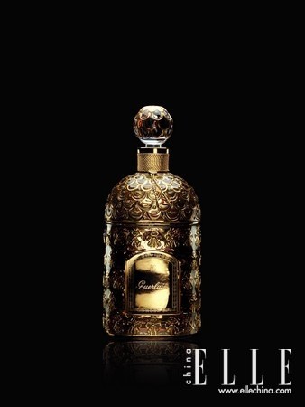 Eau de Cologne Impériale 帝王之水 1853年，“法国娇兰”创始人老娇兰先生被拿破仑三世皇后Eugenie欧也尼钦点为御用香水专家。而当日特为皇后研制的“帝王之水”(Eau De Cologne Imperiale)迷人香水及其尊贵的金箔蜂姿香水瓶，不仅开创了“法国娇兰”与皇室的渊源，更成为留香百年的奢华传奇。迄今为止，“法国娇兰”为欧洲半数以上的贵族提供香水，比利时王后、俄罗斯公主等都和“法国娇兰”有着不解之缘。星移斗转，两百年枝繁叶茂的成长成就了今日的法国娇兰，今天，无论是香水、护肤品，还是彩妆，“法国娇兰”都已成为贵族们不忍割舍的美丽情结，并将延续她的神话传奇。