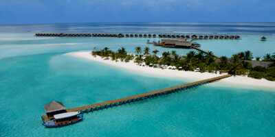 狄娃岛酒店（Diva Maldives）位于马尔代夫亚里南环礁（North Ari Atolls）群岛的南部，是马尔代夫最大的岛屿之一