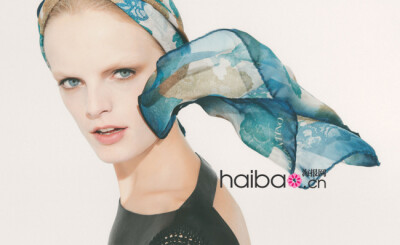 清新水彩！华伦天奴 (Valentino) 2013春夏丝巾系列广告片，汉妮·盖比·奥迪尔 (Hanne Gaby Odiele) 演绎