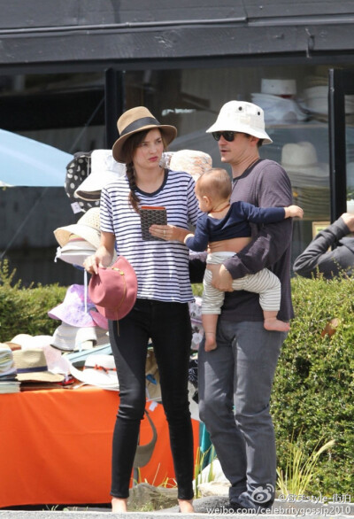 Miranda Kerr/Orlando Bloom - with Flynn.