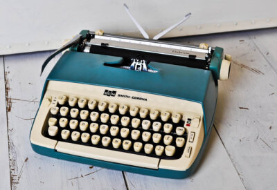 复古蓝打字机