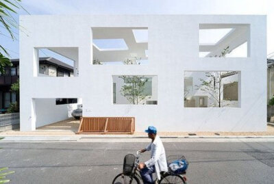 日本House N By Sou-Fujimoto建筑事务所。实在很喜欢日本的建筑设计，漂亮得极其干净。