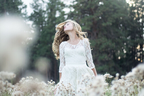 Stop judging others by what you see. Because what you see is what they want you to see. 不要根据你看到的去评价一个人，因为你看到的，有可能是他们想让你看到的。