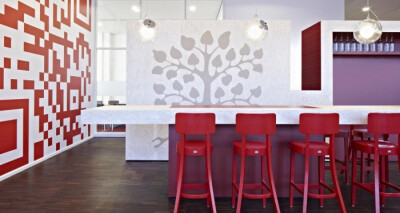 M+R CTAC 0118656 700x372 Inside CTACs Flexible And Colorful Head Offices