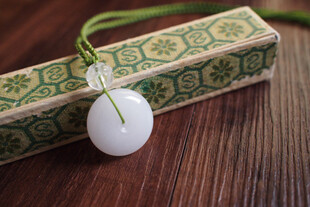 「玉骨冰肌」白玉怀古平安扣。莲花白水晶。原创编织项链。细腻光洁，色白油润，状如凝脂