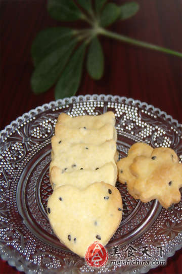 黑芝麻饼干的做法_黑芝麻饼干的家常做法视频和由