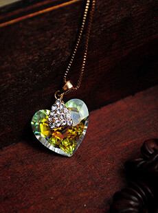 感恩回馈●奥地利水晶宴会公主爱心桃心变色水晶满钻D