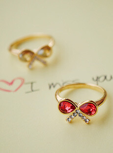 感恩回馈●蝴蝶结奥地利水晶超美女王戒指J