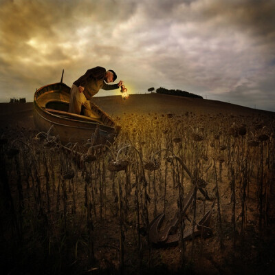 Tom Chambers，美国摄影师，出生于宾夕法尼亚州东南部的一个农场，官方网站：http://www.tomchambersphoto.com。这系列作品名为《Illumination Series》（光系列），作品介绍中作者写道，文艺复兴时期的艺术家Taddeo…