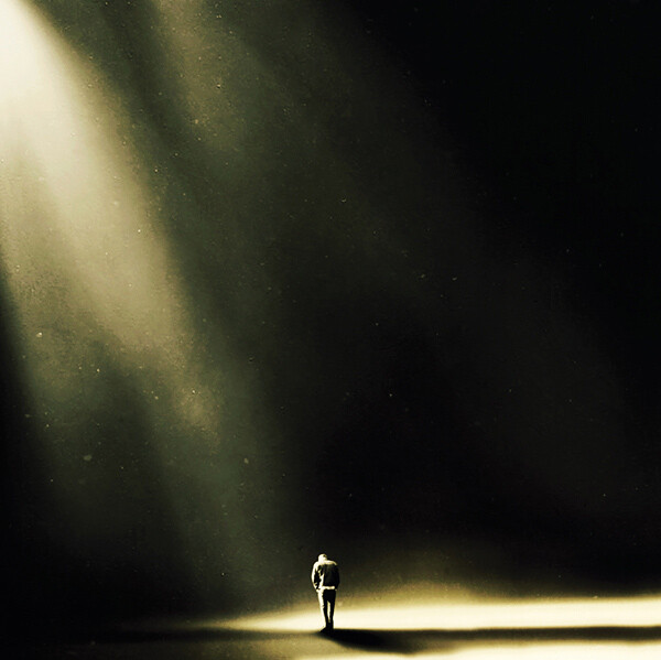 Martin Stranka，捷克摄影师，官方网站：http://www.martinstranka.comMartin的作品风格极简，画面充满不稳定和孤独感，他说他的作品“存在于梦和醒之间的空间”。