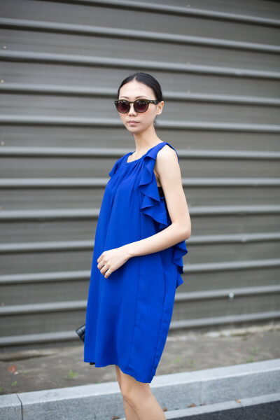 宝蓝色／黑色星光麻荷叶边无袖套头连衣长裙夏装女款