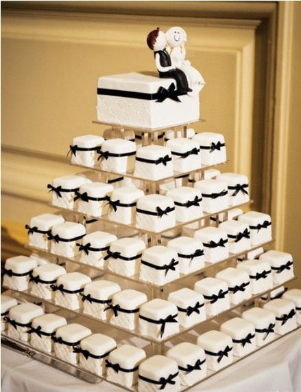 超有爱的创意结婚蛋糕，见者有份，一人一份，也省事了。