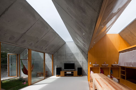 JA+U: Outside In by Takeshi Hosaka architects Shinkenchiku-sha