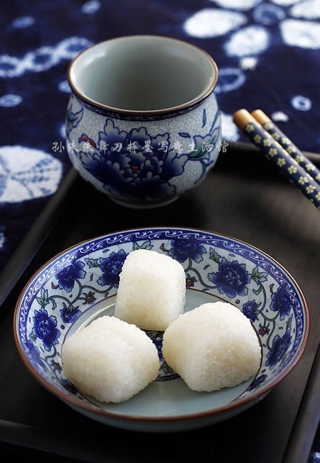 糯米300克,白糖50克(微甜,喜欢甜一些的可以增加糖量,也可以在做好的