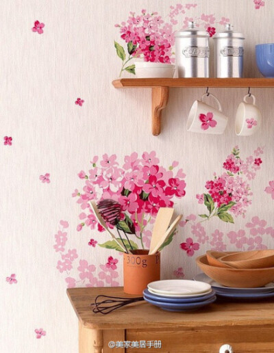 美轮美奂的粉红色手绘背景墙。好漂亮哦~~~