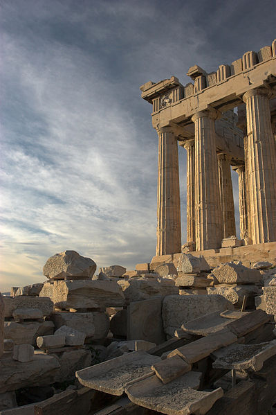 File:Parthenon from south.jpg帕提农神庙是古希腊雅典卫城中最大的一座神庙，也是世界上最著名的古建筑之一。帕提农神庙于公元前447年动工兴建，用了11年时间建成，用以取代被波斯人毁掉的一座较早的神庙。帕提农神…