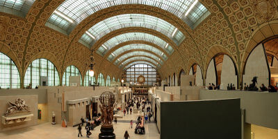 File:MuseeOrsay 20070324.jpg奥赛博物馆，又名 奥塞美术馆，是巴黎的近代艺术博物馆，主要收藏从1848年到1914年之间的绘画、雕塑、家具和摄影作品。博物馆位于塞纳河左岸，和卢浮宫斜对。原来是建于1900年的火车站…