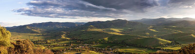 File:Dawn over swifts creek panorama edit.jpg澳大利亚联邦，简称澳大利亚或澳洲，是全球面积第6大国家，也是大洋洲最大的国家。澳大利亚东南方是新西兰、北方有巴布亚新几内亚、西巴布亚和东帝汶，印度尼西亚位于…