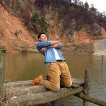 #碎片健身# -17【春节长胖的赶紧学起！】针对腹部的运动，快试试看吧：跪在软垫上，上身直立，以膝盖为支点，上身尽量往后靠，重复10次，每天练习三遍。难度系数：★☆☆☆☆