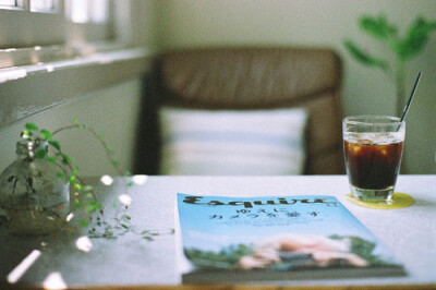 当生活给你一百个理由哭泣时，就要拿出一千个理由笑给它看。